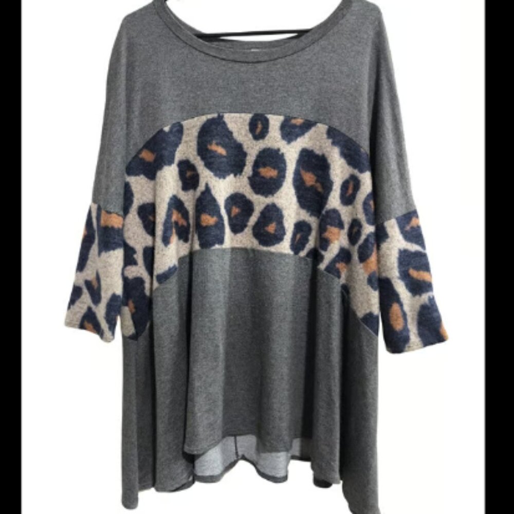 Haptics by Holly Harper M Gray Leopard Print Color Block Tunic Top